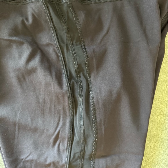 LULULEMON SUNSETTER CROP (17”) - Picture 5 of 6